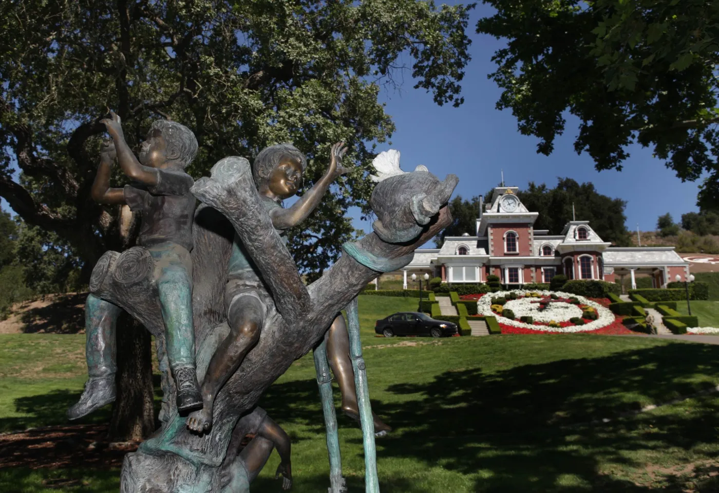 6640976-neverland-czyli-posiadlosc.jpg