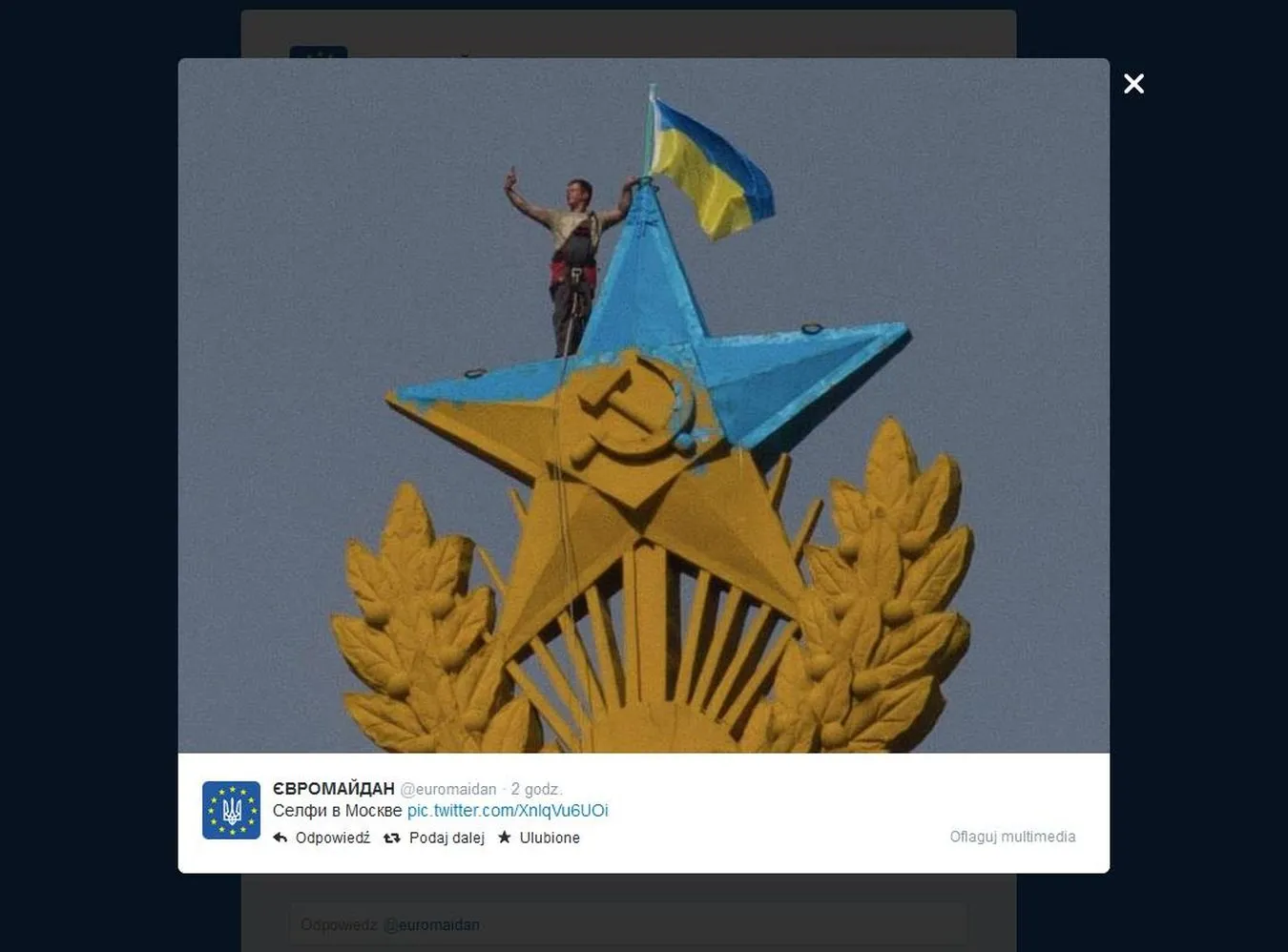 Prowokacja w centrum Moskwy. Przemalowali gwiazdę w ukraińskie barwy