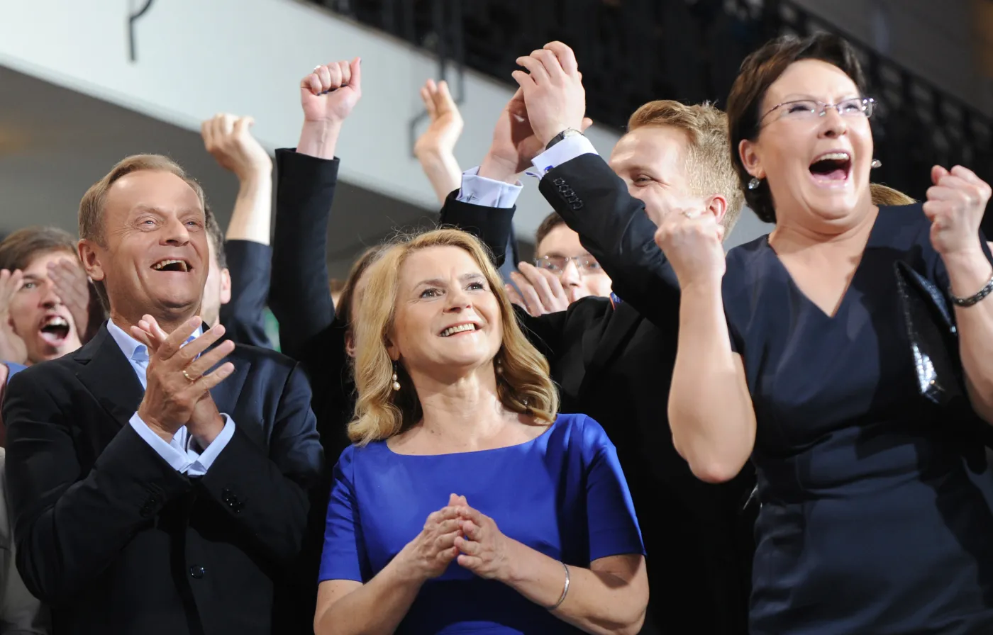 Donald Tusk z żoną Małgorzatą i Ewa Kopacz cieszą się z ogłoszonego wyniku PO w wyborach do europarlamentu w maju 2014 roku