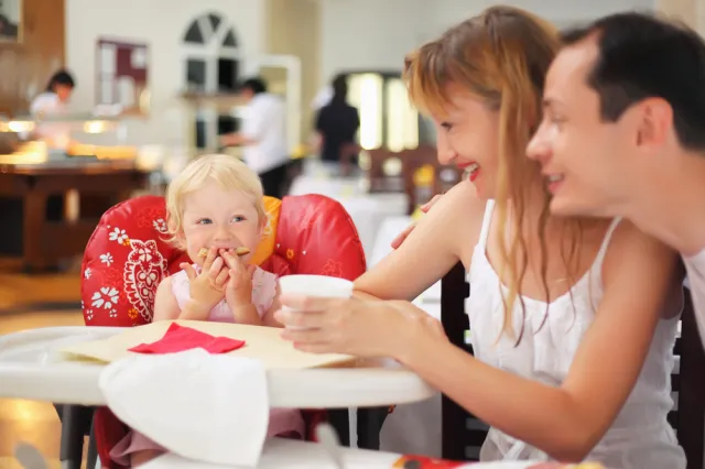Dlaczego dziecko w restauracji denerwuje bardziej niż dym papierosowy?