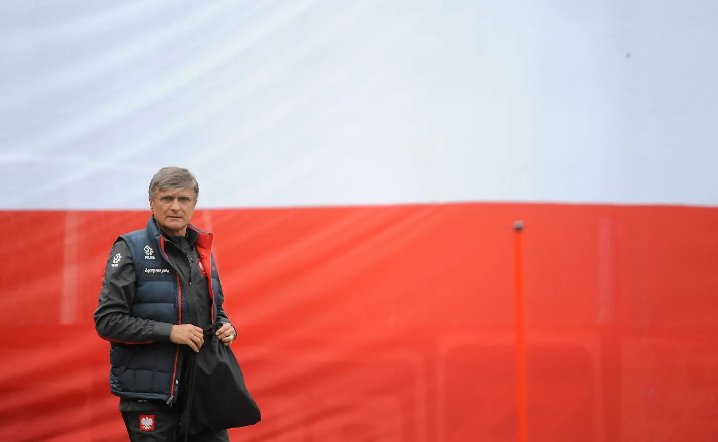 6743833-polscy-pilkarze-szykuja-sie.jpg