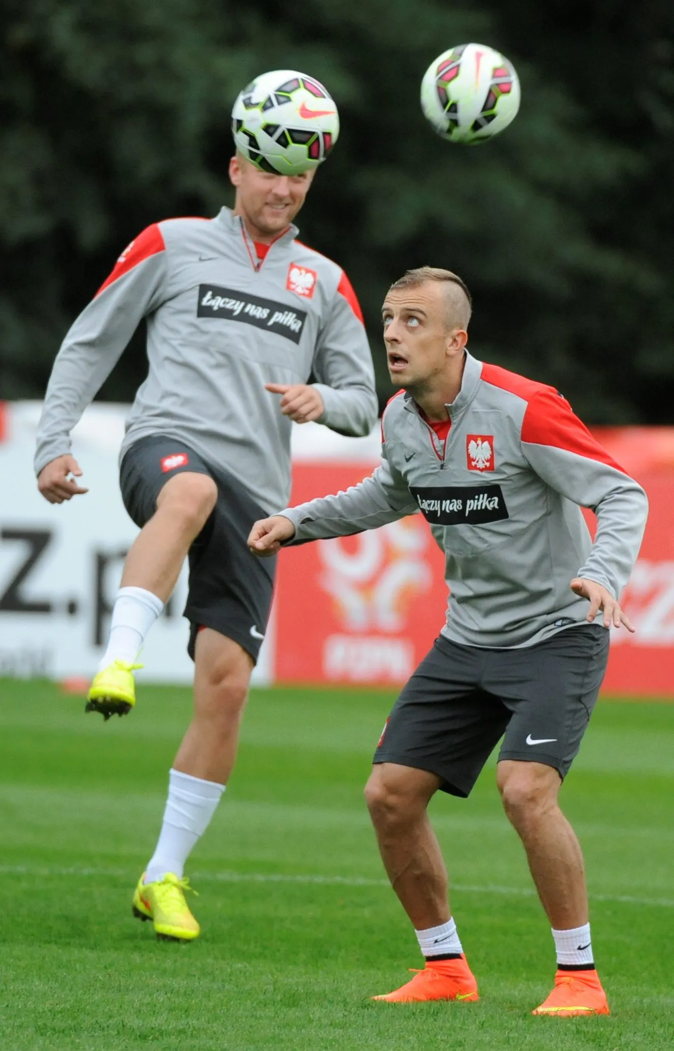 6744007-polscy-pilkarze-szykuja-sie.jpg