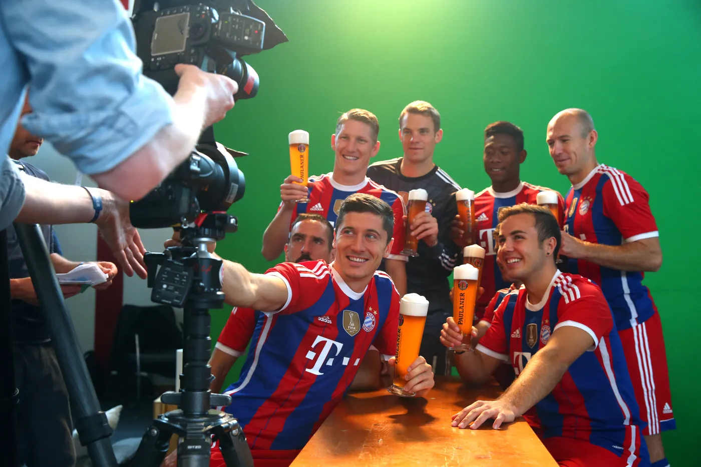 6745566-robert-lewandowski-przylapany.jpg