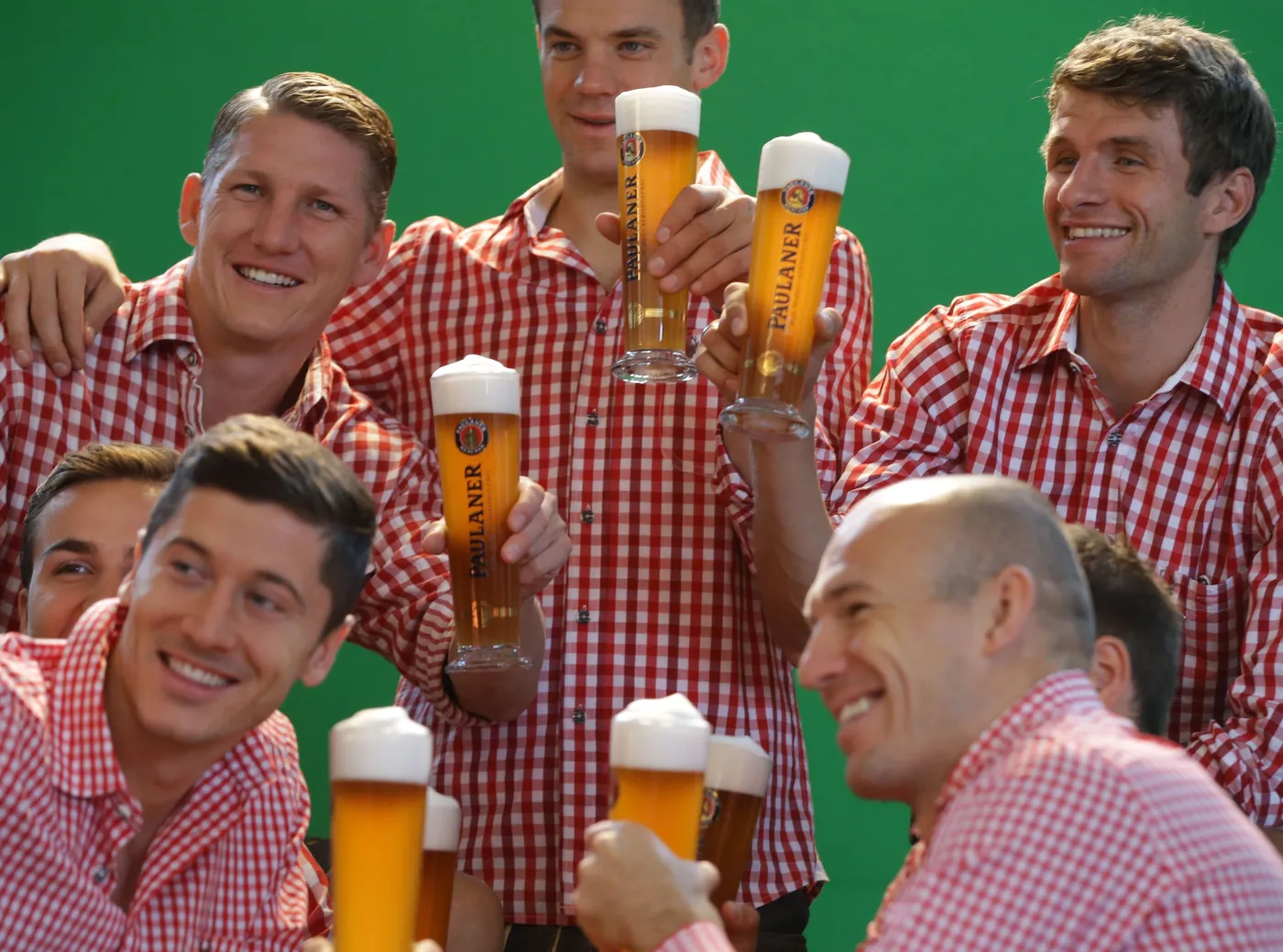 6745762-robert-lewandowski-przylapany.jpg