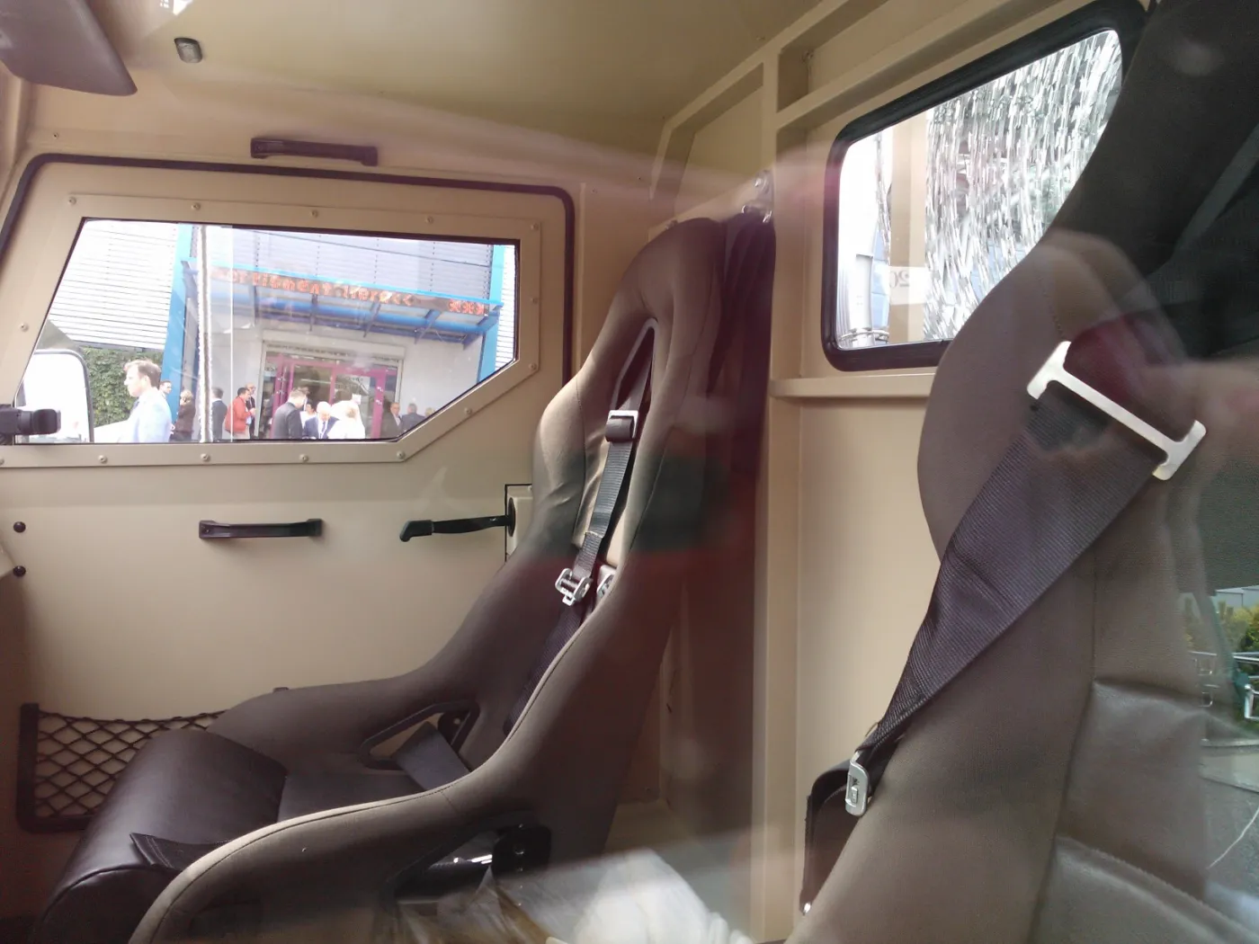 6746994-lekki-samochod-ternowy-lpt-01.jpg