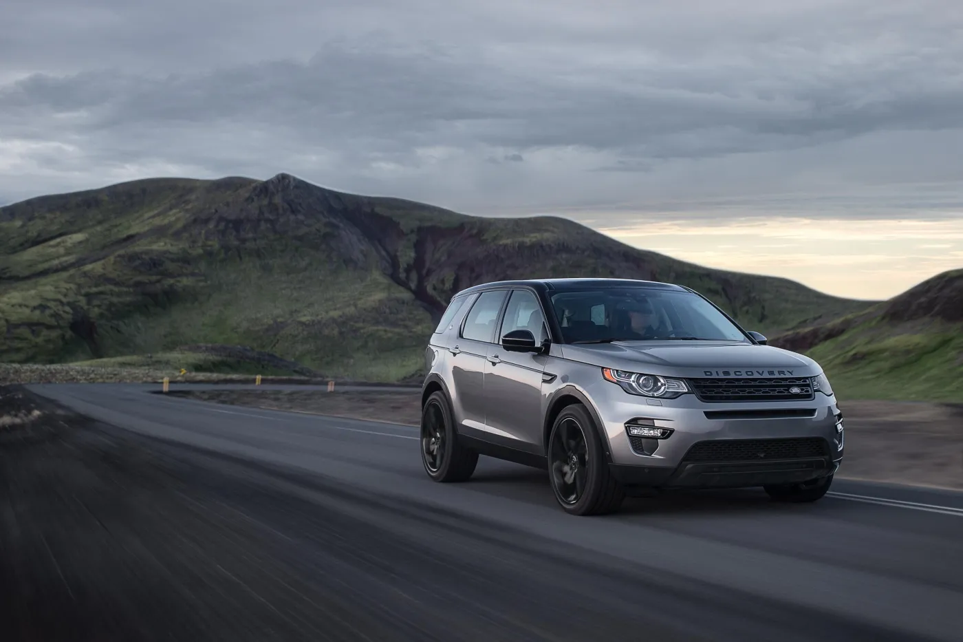 6749857-land-rover-discovery-sport.jpg