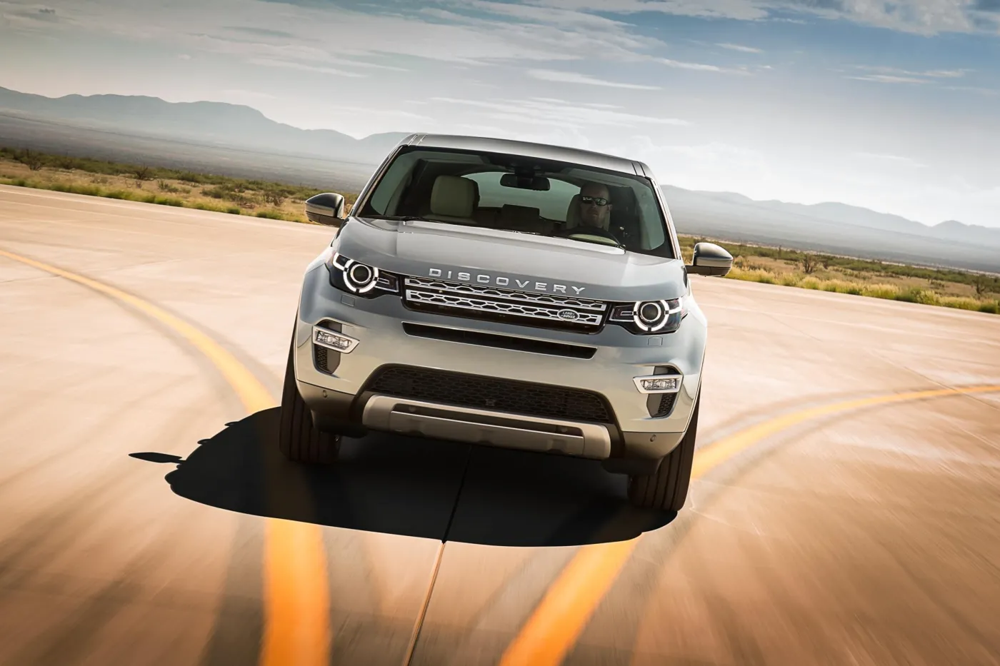 6749973-land-rover-discovery-sport.jpg