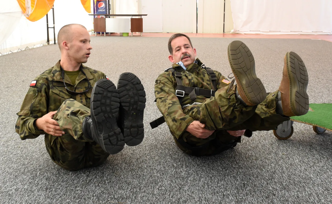 6774788-amerykanski-ambasador-stephen.jpg