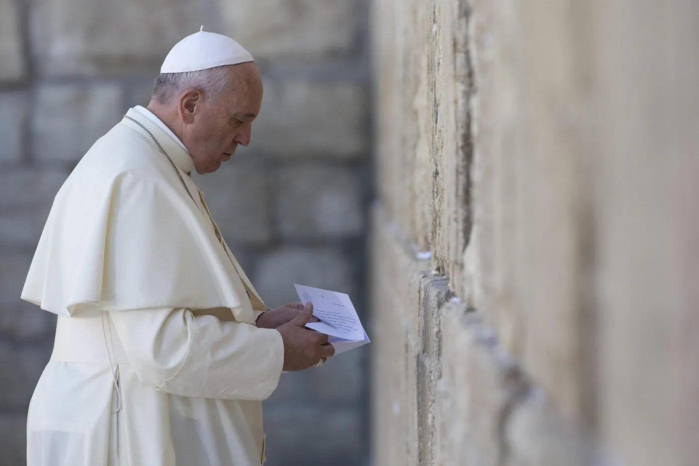 Papież Franciszek w Izraelu. Wzorem poprzedników modlił się przy Ścianie Płaczu