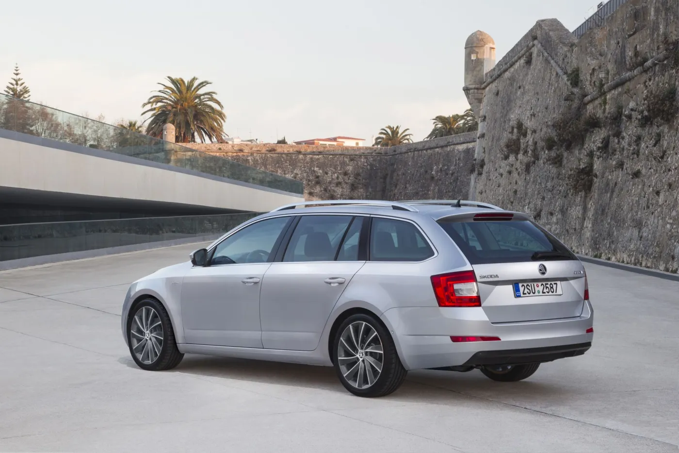 6365186-skoda-octavia-laurin-klement.jpg