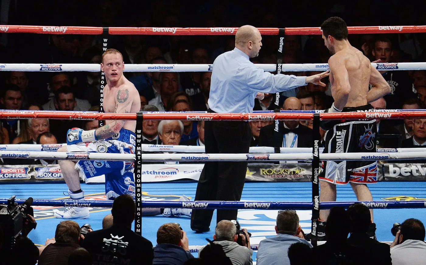 6367691-carl-froch-obronil-pasy-wba-i.jpg