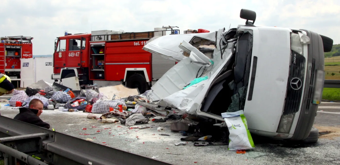 6386805-wypadek-na-autostradzie-a4.jpg