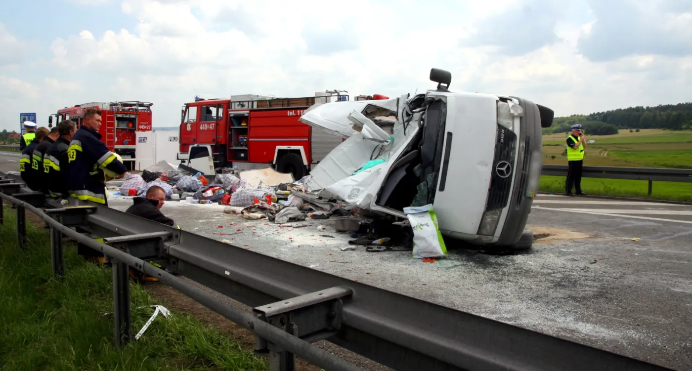 6386834-wypadek-na-autostradzie-a4.jpg