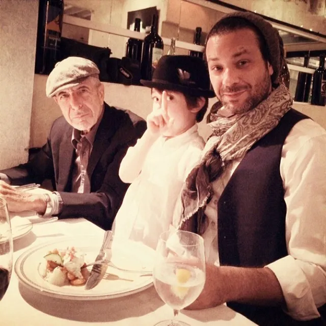6448014-adam-cohen-z-ojcem-i-synem.jpg