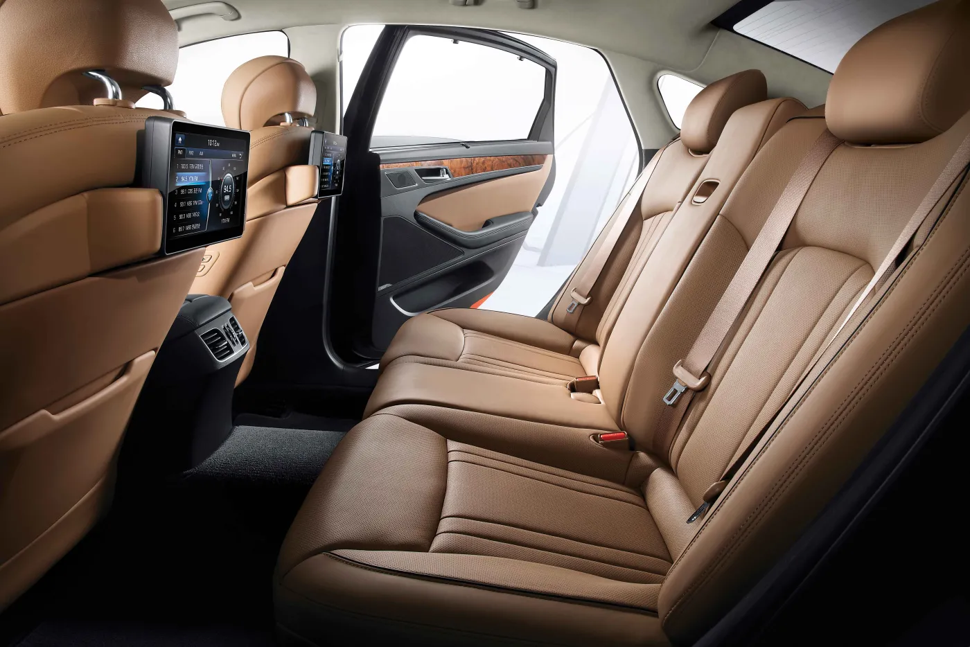 5698792-dh-brown-two-tone-rear-seat.jpg