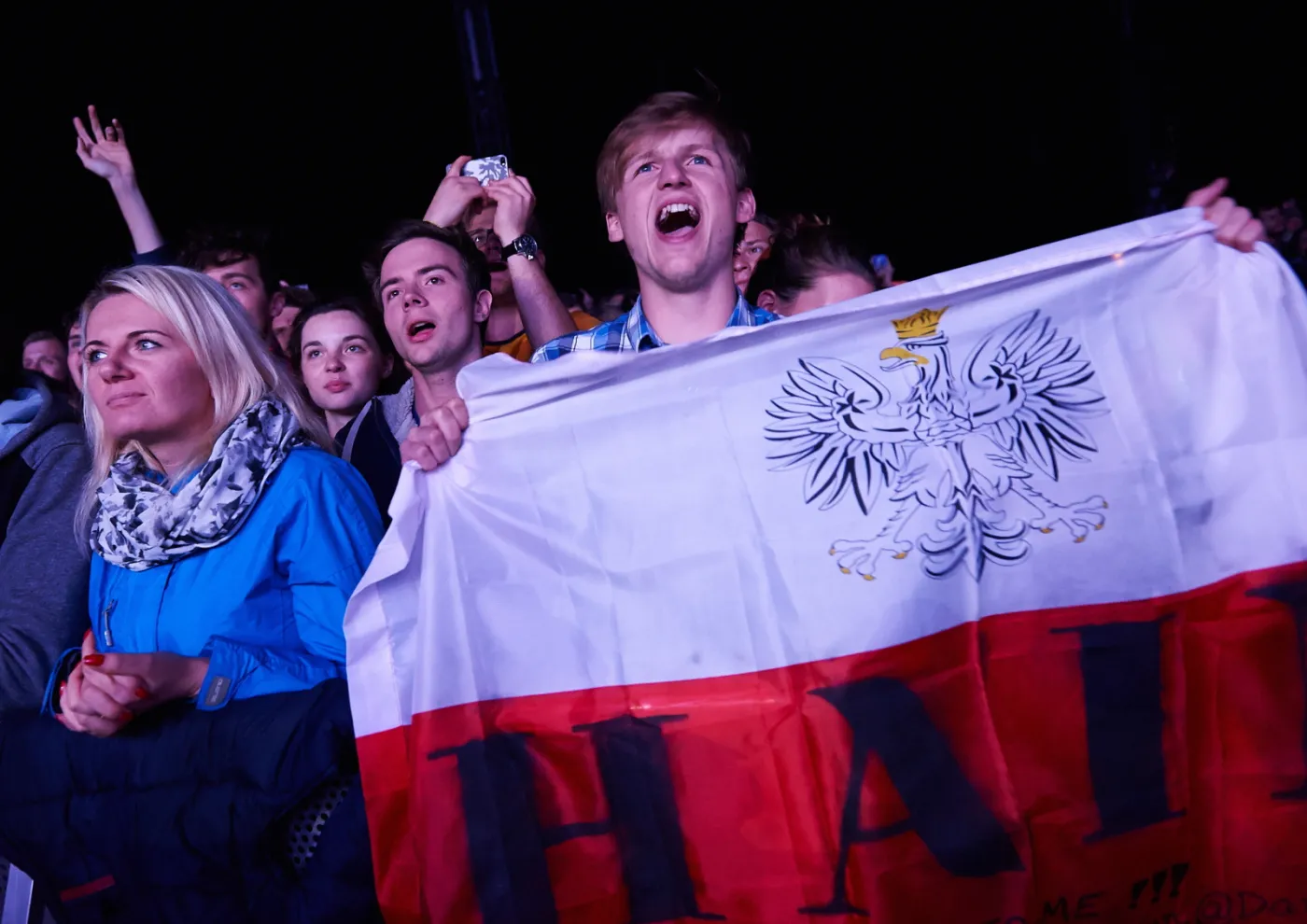 6520191-publicznosc-podczas-zespolu.jpg