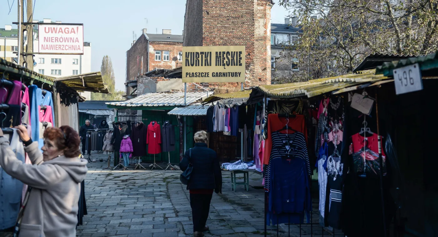 7008625-bazar-rozyckiego-w-warszawie.jpg