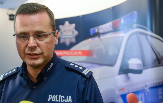 Rzecznik policji, Sokołowski, kontra gwiazda YouTube'a, Stonoga. "Kupiłem dla ciebie smycz"
