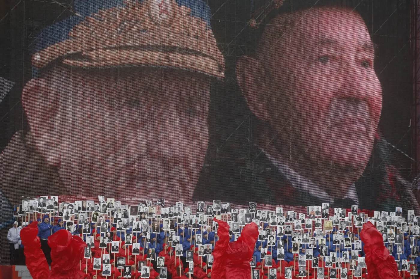 7036749-historyczna-parada-w-moskwie.jpg