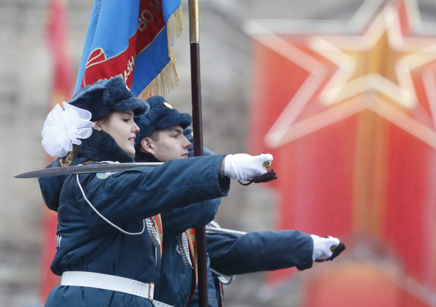 7036865-historyczna-parada-w-moskwie.jpg