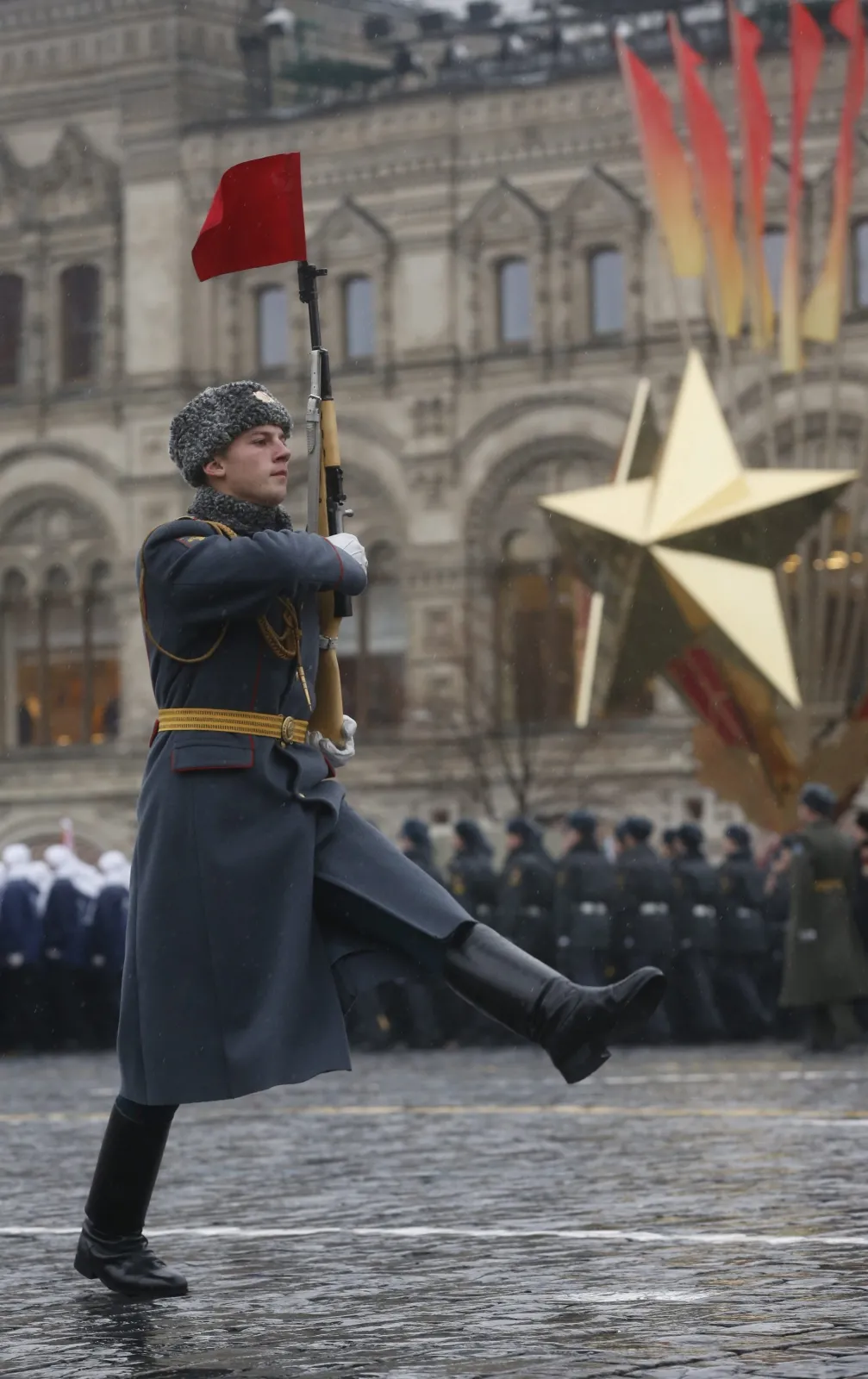 7036952-historyczna-parada-w-moskwie.jpg