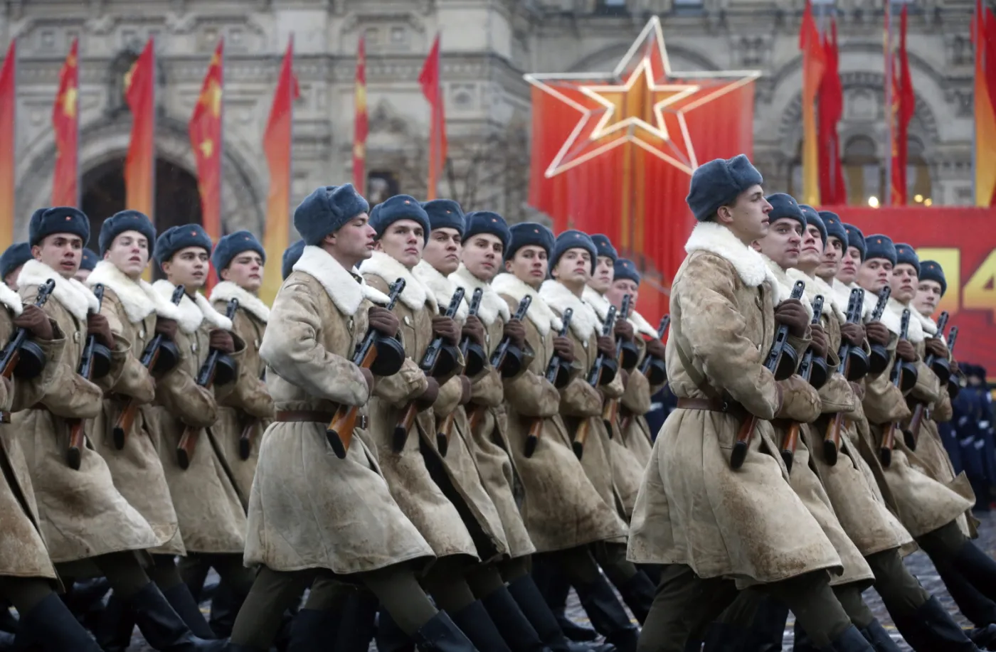 Historyczna parada w Moskwie. Rosjanie świętują 73. rocznicę bitwy o Moskwę