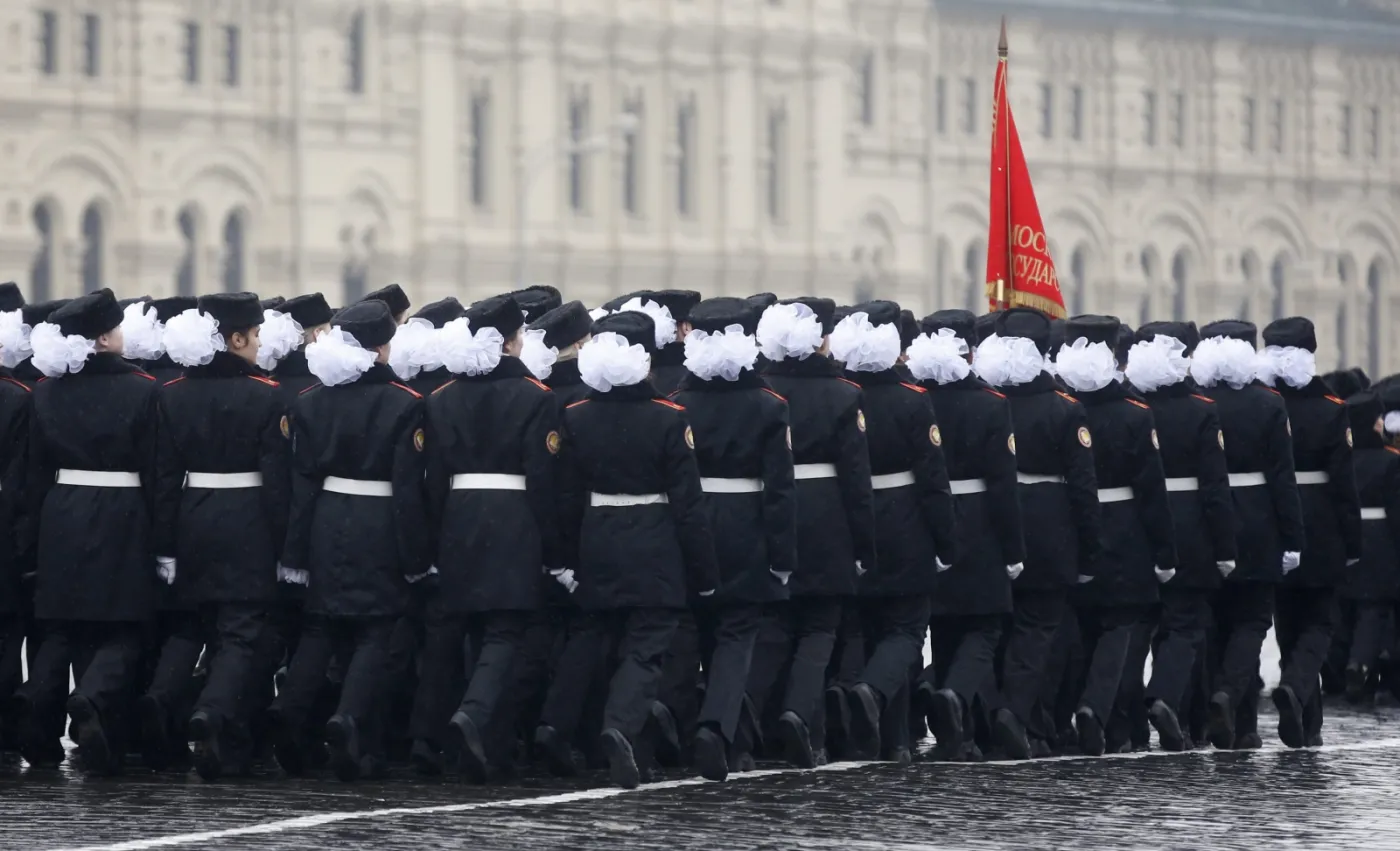 7037265-historyczna-parada-w-moskwie.jpg