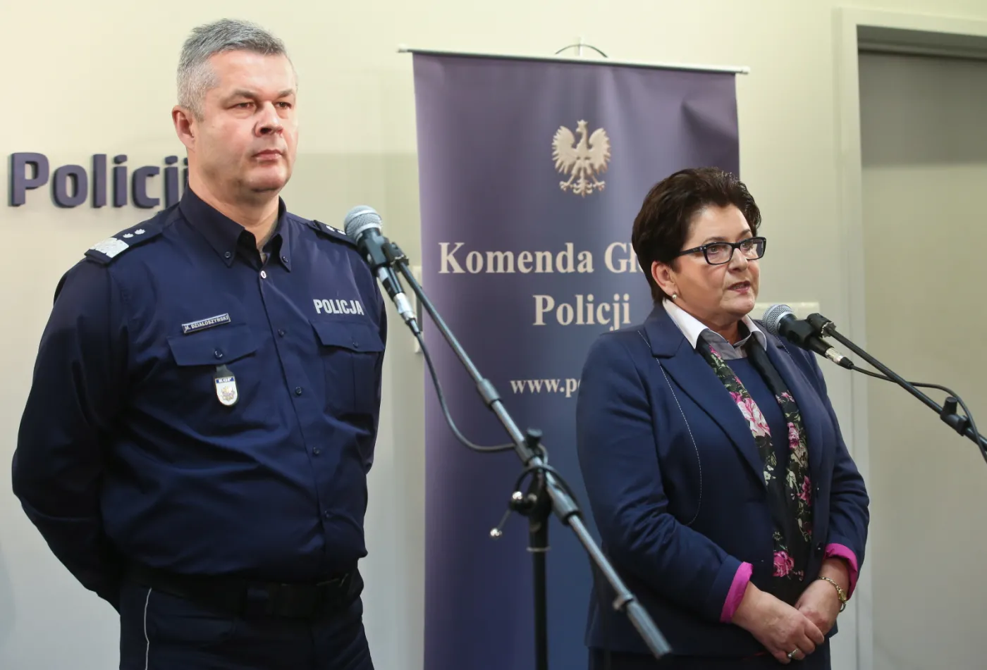 Komendant Główny Policj Marek Działoszyński i szefowa MSW Teresa Piotrowska