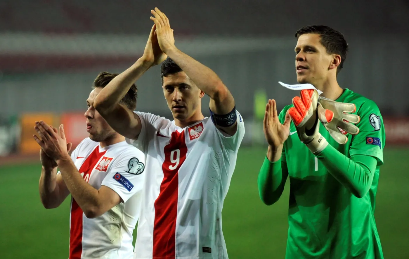 7067843-pilkarze-reprezentacji-polski.jpg