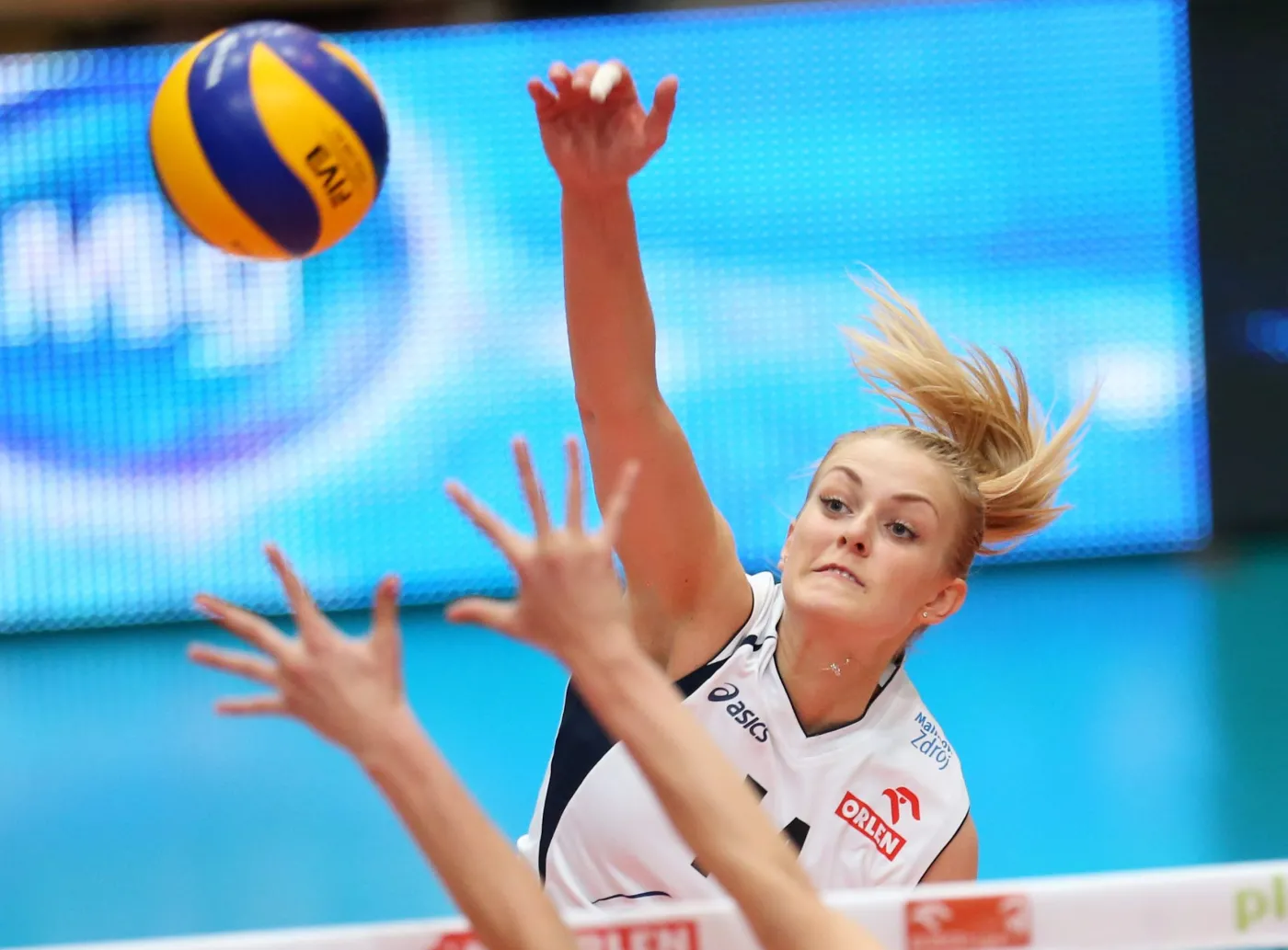 7080844-agnieszka-kakolewska-w-srodku.jpg