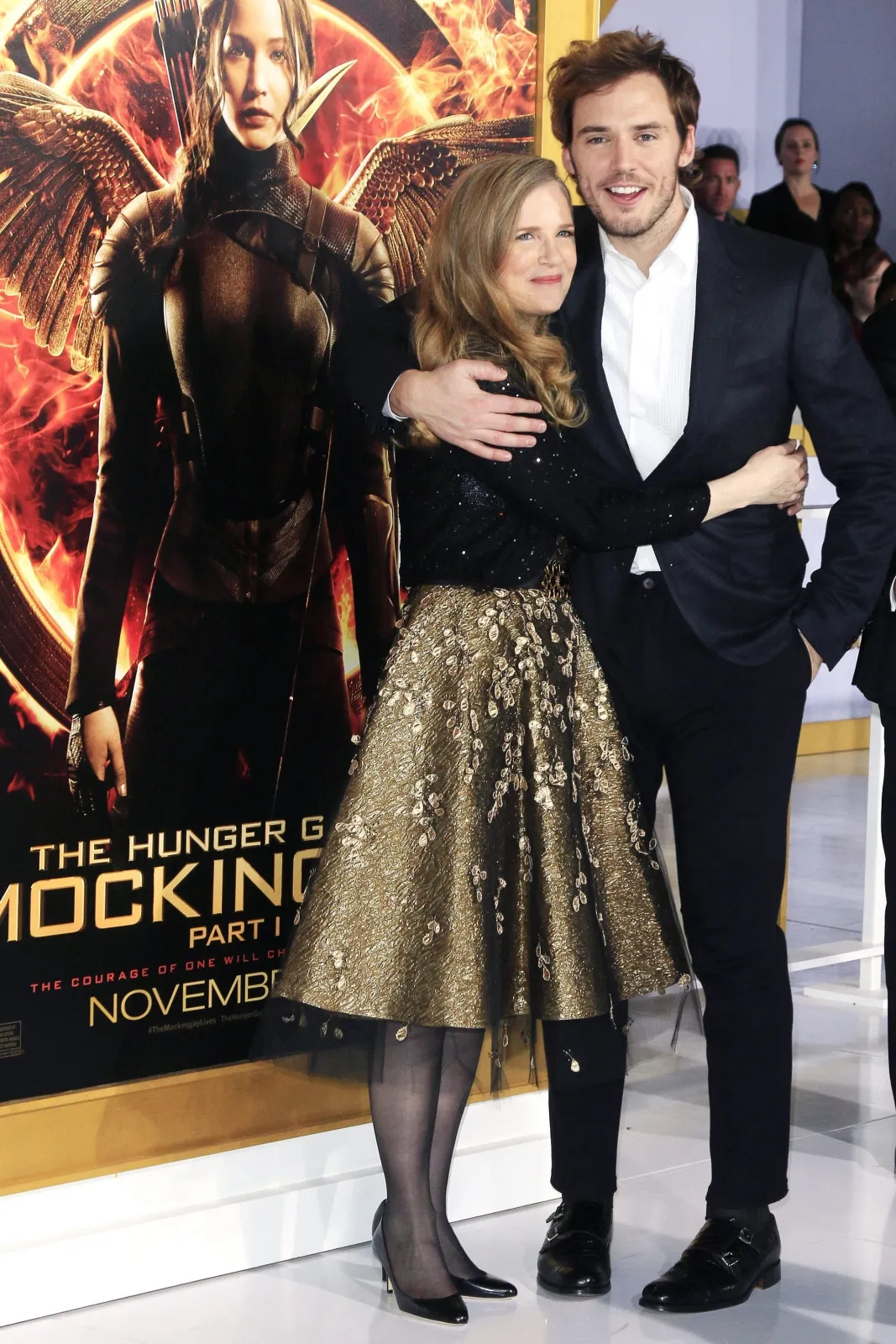 7085727-suzanne-collins-i-sam-claflin.jpg