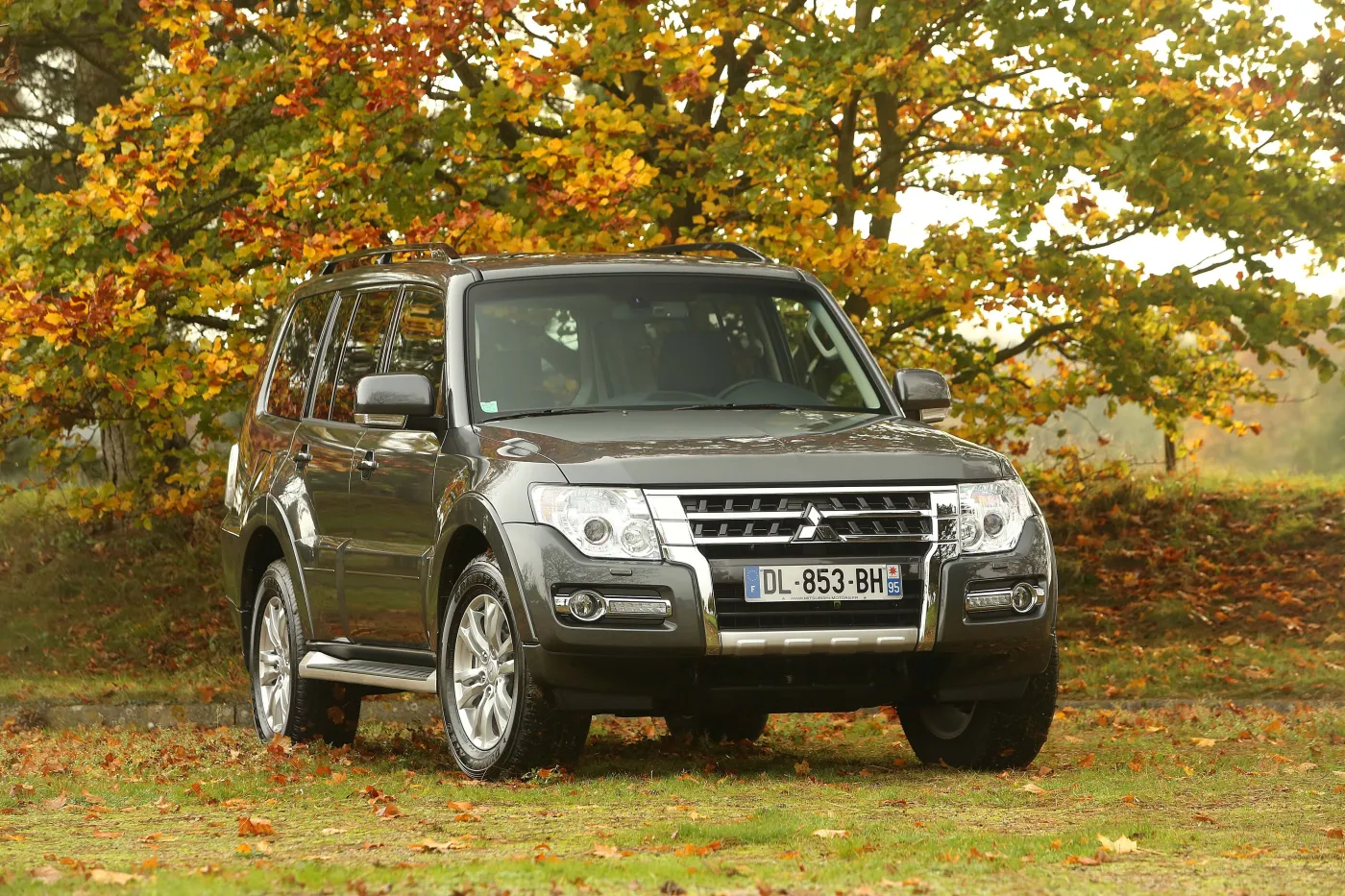 7122370-mitsubishi-pajero-my-15-13a.jpg