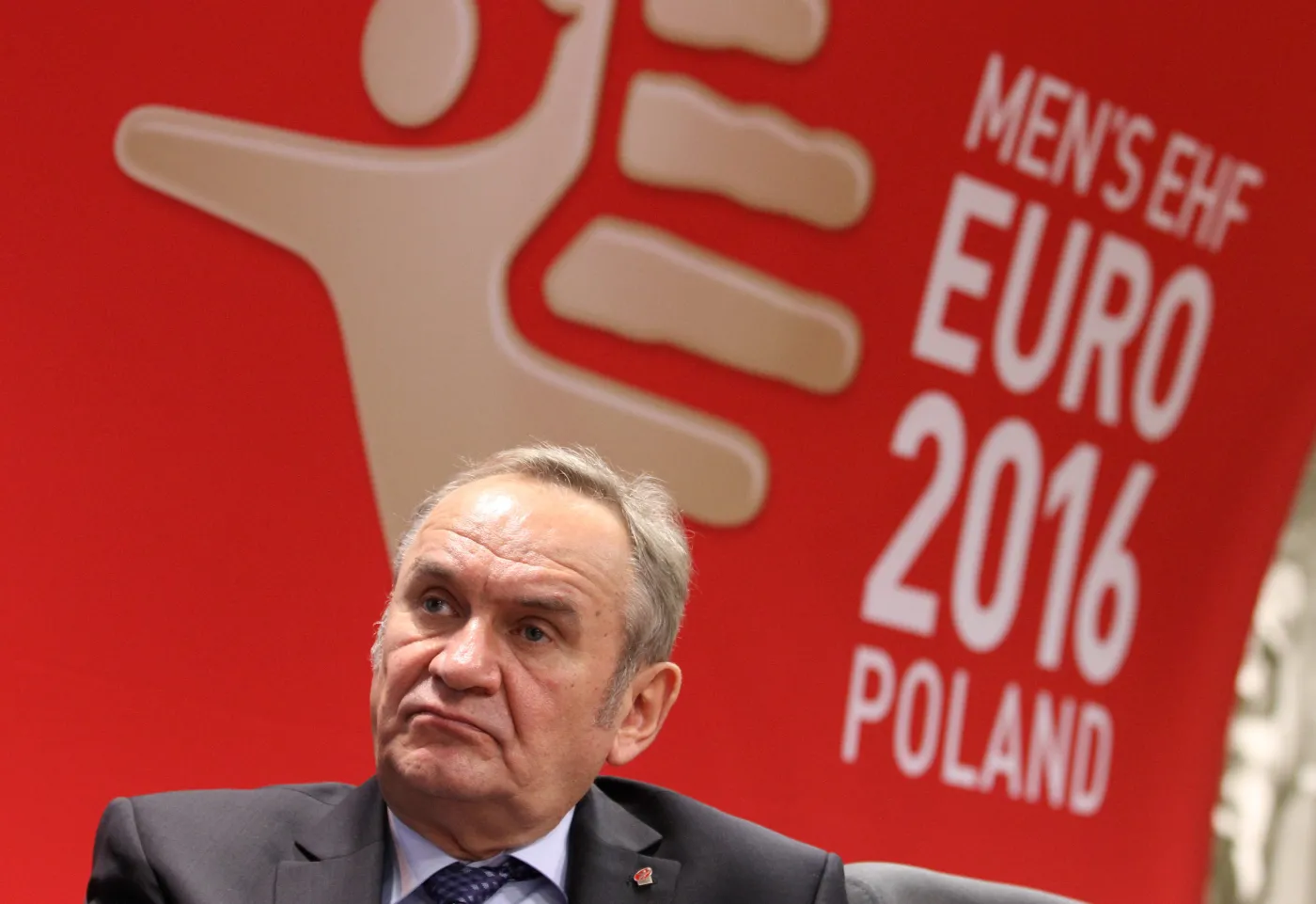 Prezes ZPRP Andrzej Kraśnicki podczas oficjalnego podpisania umowy o współpracy Miasta Kraków i Związku Piłki Ręcznej w Polsce przy organizacji mistrzostw Europy w piłce ręcznej
