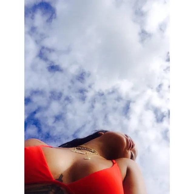 7232134-rihanna-christmas-in-barbados.jpg