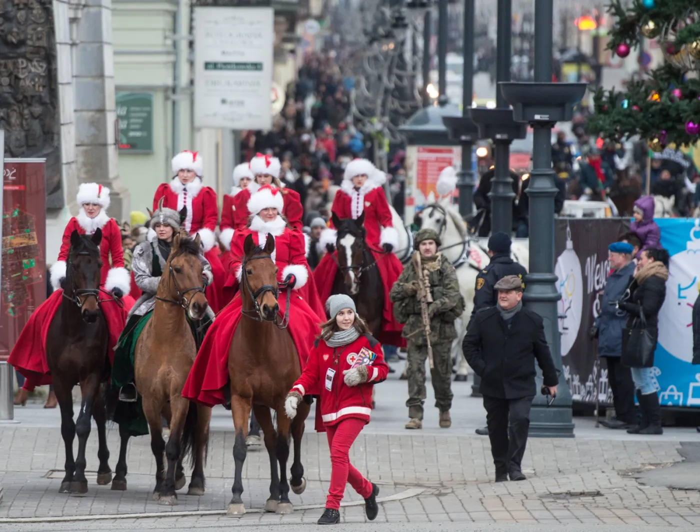 7288506-wosp-parada-jezdziecka-na-ul.jpg