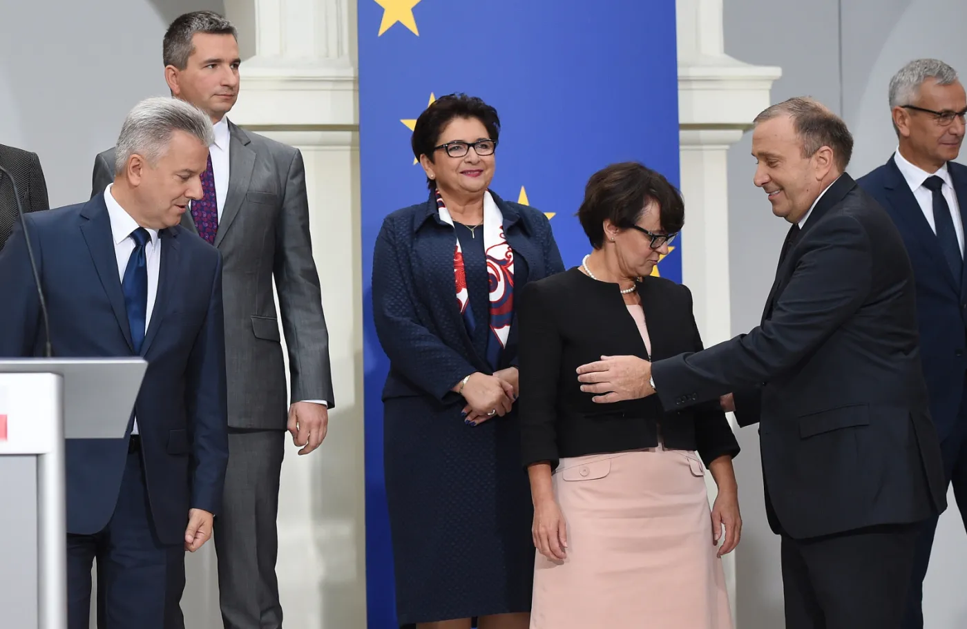 6827445-od-lewej-kandydat-na-ministra.jpg