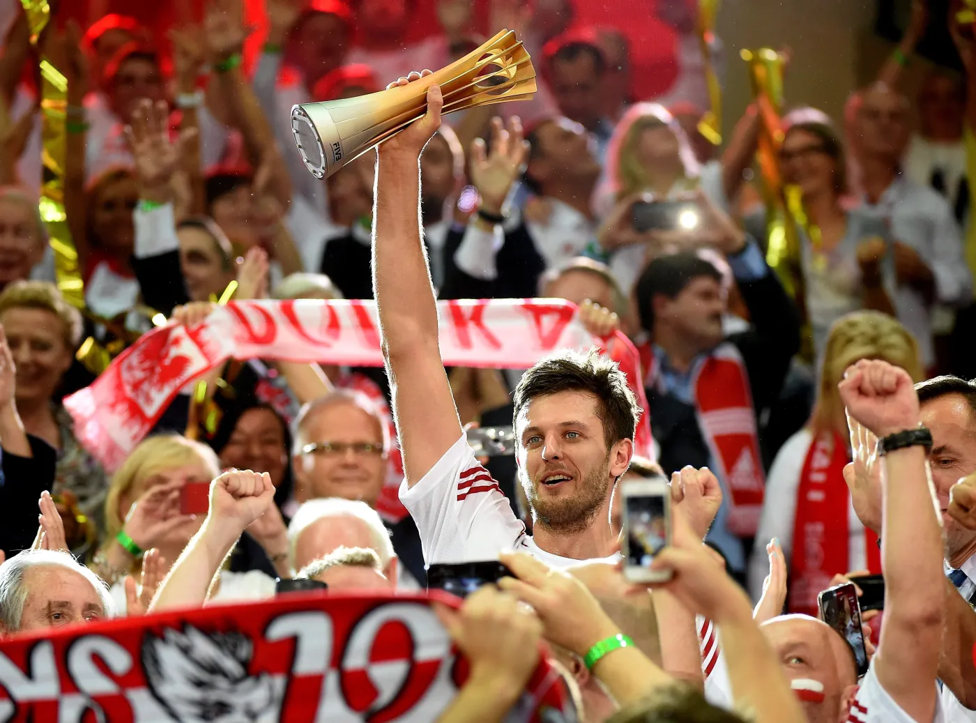6837223-michal-winiarski-c-z-trofeum.jpg