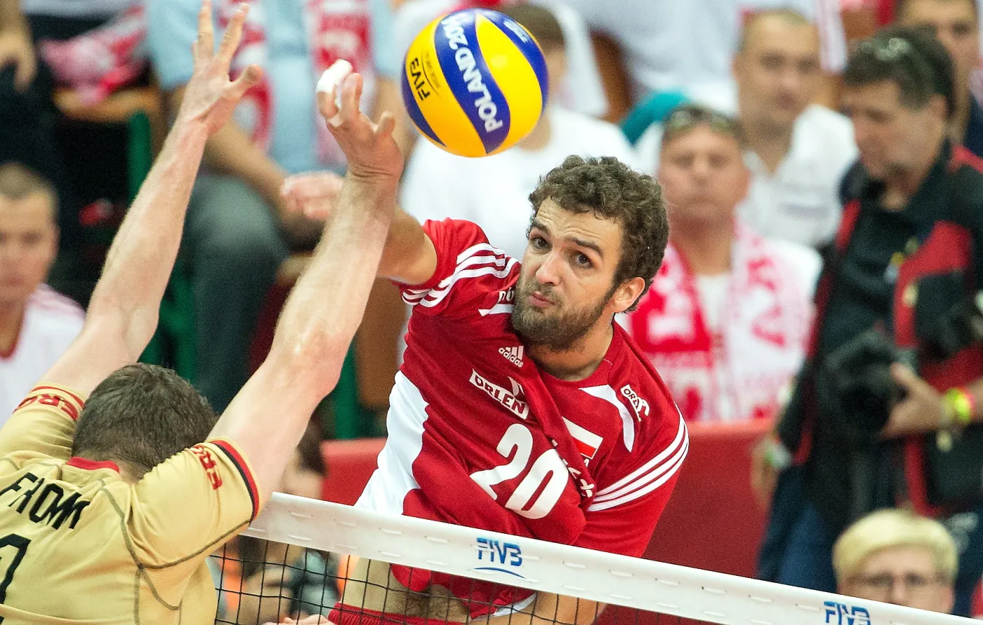 6839731-mateusz-mika-wysadzil-z-kadry.jpg