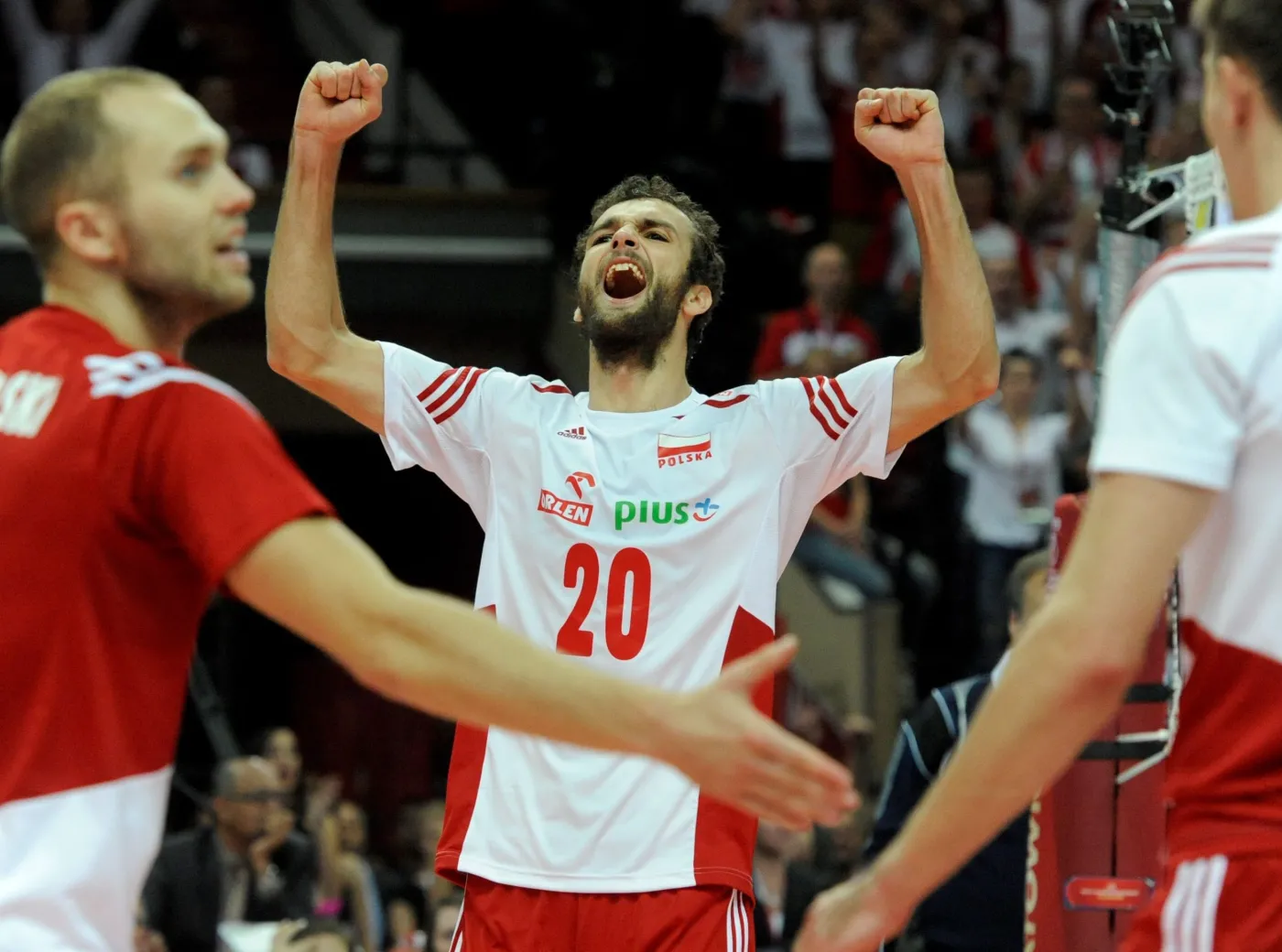 6839847-mateusz-mika-wysadzil-z-kadry.jpg