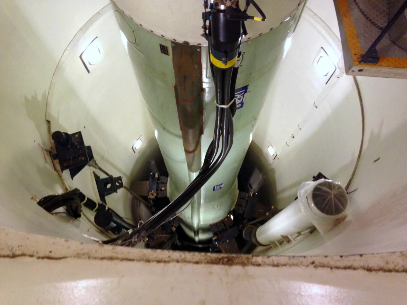 6905709-bron-atomowa-usa-baza-rakiety.jpg