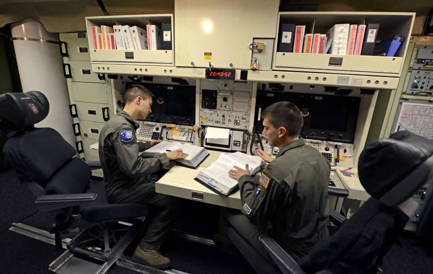6905860-bron-atomowa-usa-baza-rakiety.jpg