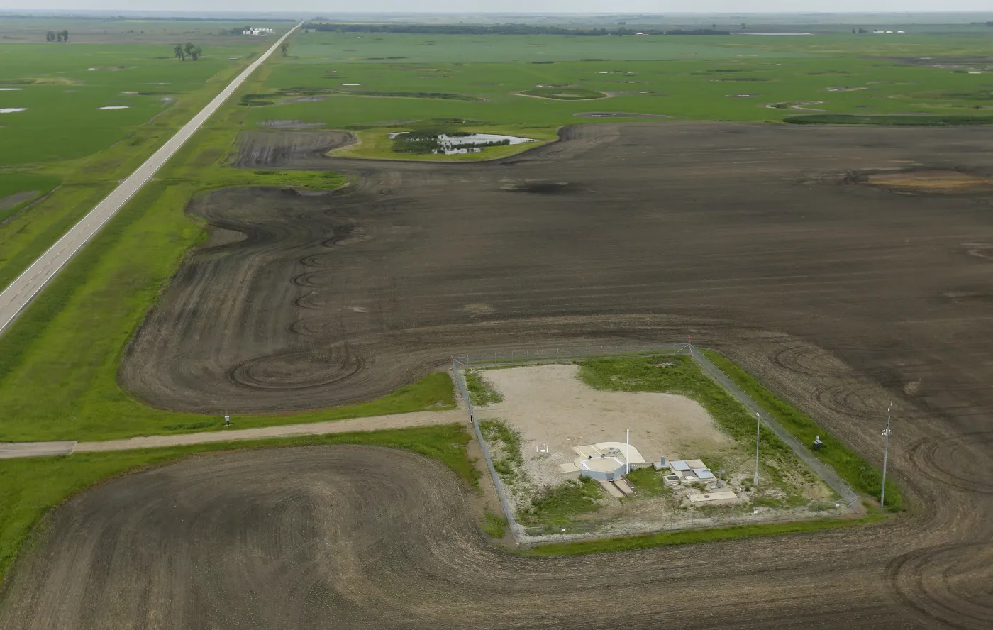 6905962-bron-atomowa-usa-baza-rakiety.jpg