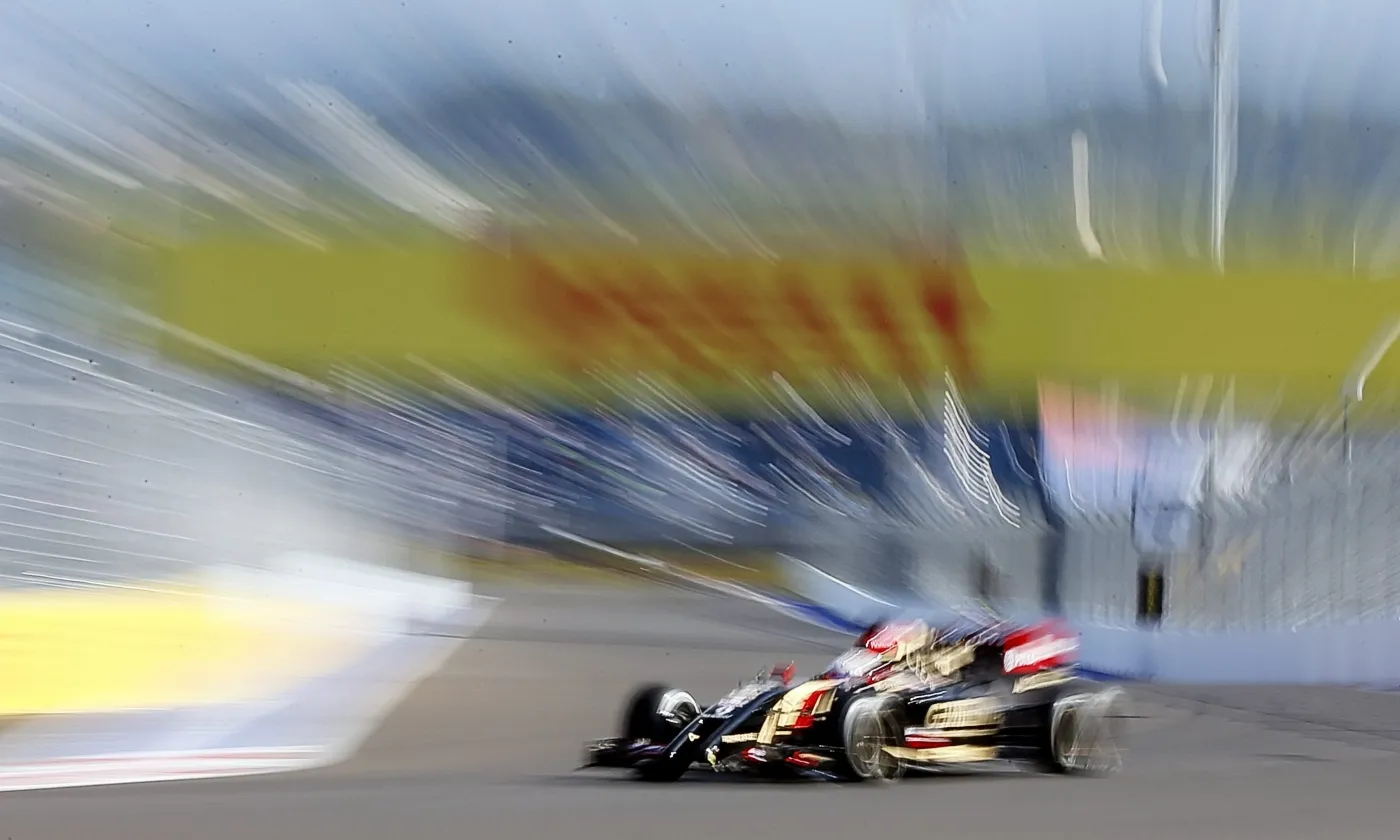 6921432-kierowcy-formuly-1-trenuja-na.jpg