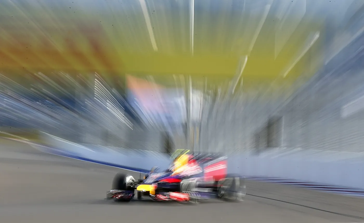 6921461-kierowcy-formuly-1-trenuja-na.jpg