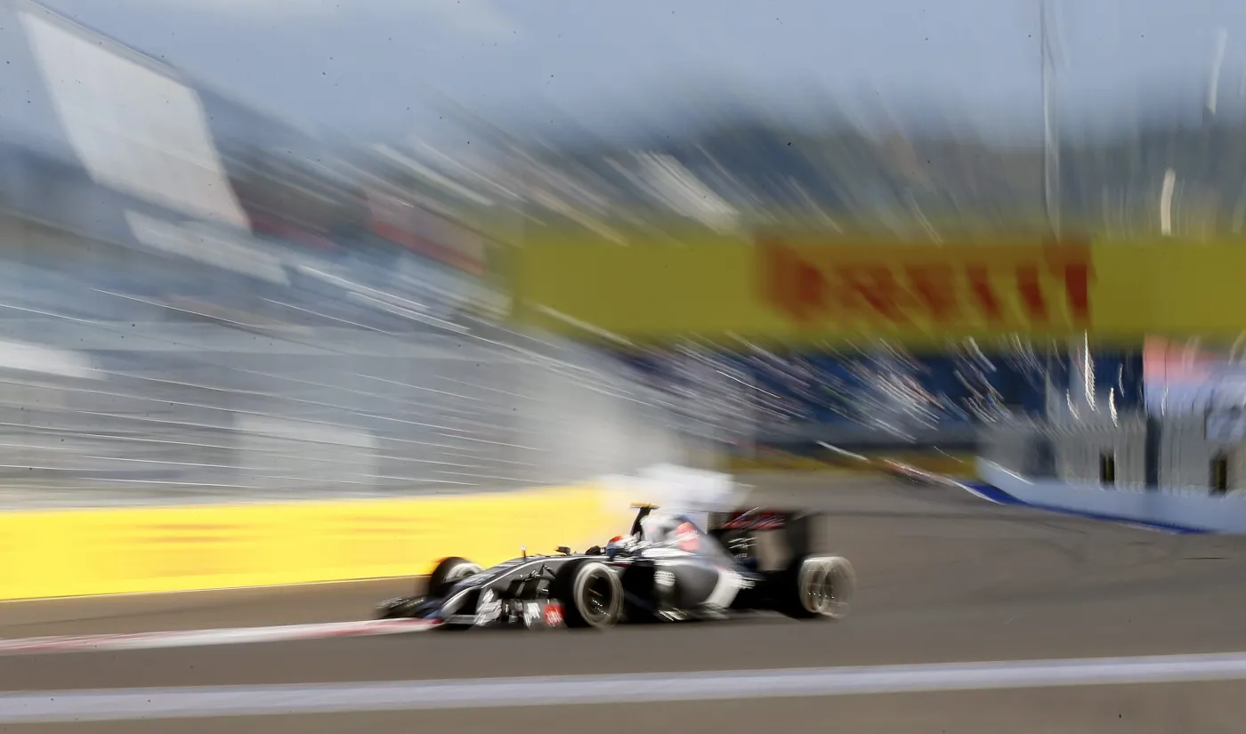 6921519-kierowcy-formuly-1-trenuja-na.jpg