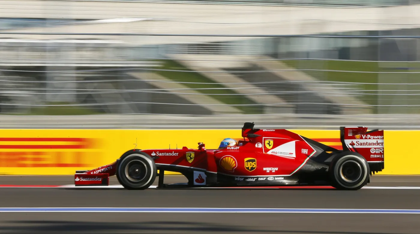 6921722-kierowcy-formuly-1-trenuja-na.jpg