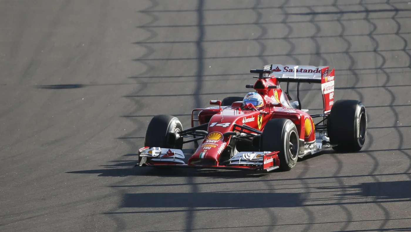 6922610-kierowcy-formuly-1-trenuja-na.jpg