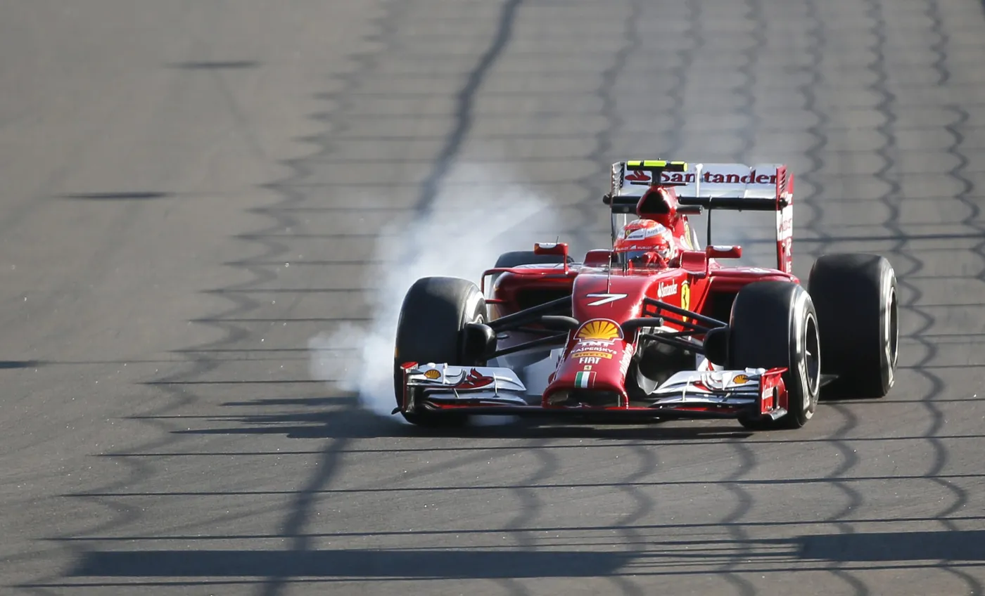 6922176-kierowcy-formuly-1-trenuja-na.jpg