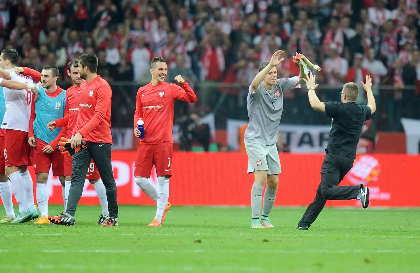6927606-szczesny-nie-tylko-zatrzymal.jpg
