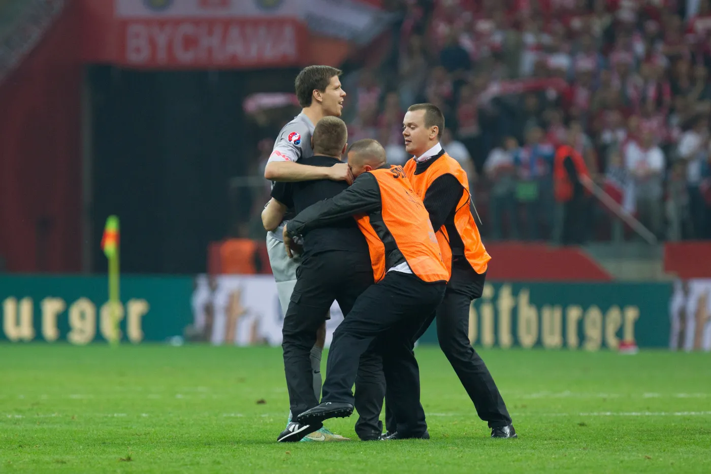 6927635-szczesny-nie-tylko-zatrzymal.jpg